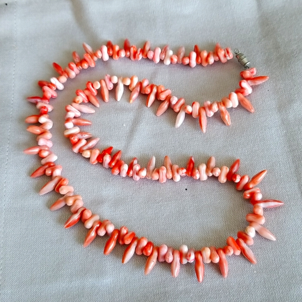 HOBO Style tribal CORAL color beads necklace Vintage